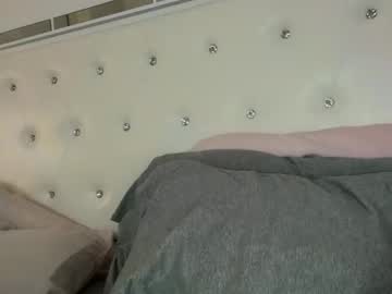 theblondeetwinss's chat room