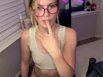 elliee81's chat room