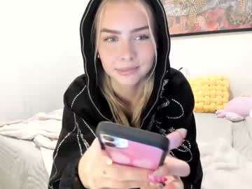 ariah_is_blonde's chat room