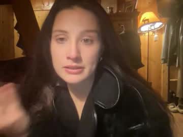 mysteriousmadam_'s chat room