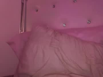 theblondeetwinss's chat room