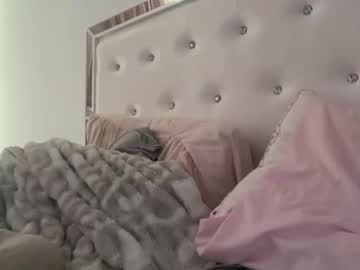 theblondeetwinss's chat room