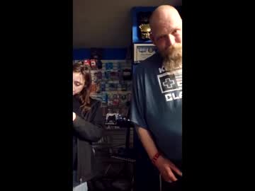 happysunshine4319's chat room