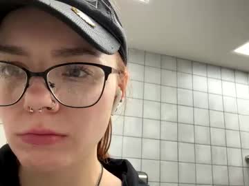 yourfavoriteshorty's chat room