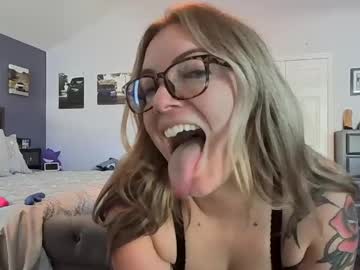 tattedlasirena's chat room