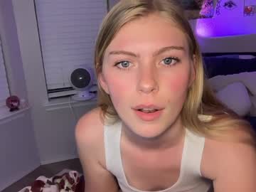 elliee81's chat room